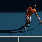 Nadal cede un set, ma va avanti. Ok Tiafoe, Hurkacz, Tsitsipas e Medvedev