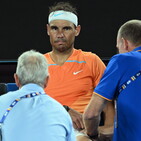 Clamoroso a Melbourne: Nadal gi&agrave; fuori. Avanzano Auger-Aliassime, Tsitsipas e Medvedev