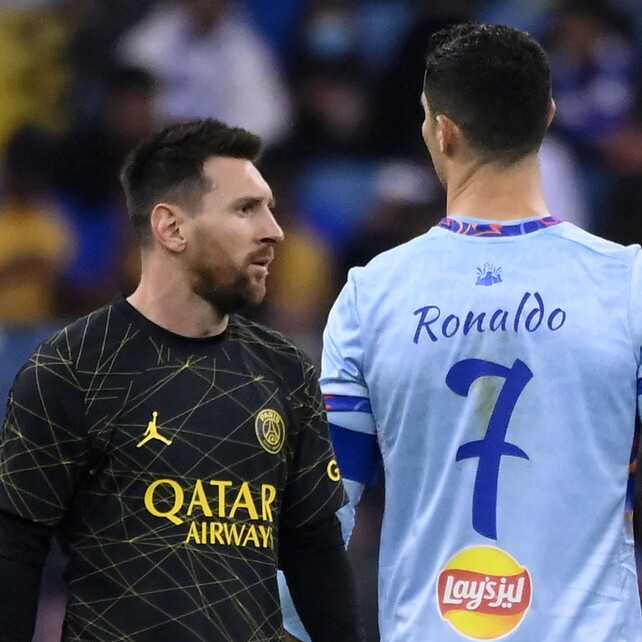 Cristiano Ronaldo contro Messi: le foto dell&#39;amichevole in Arabia