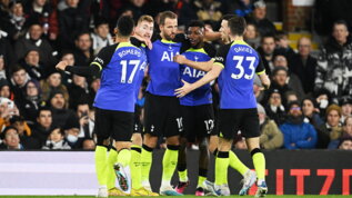 Kane regola il Fulham ed entra nella leggenda: il Tottenham torna a vincere