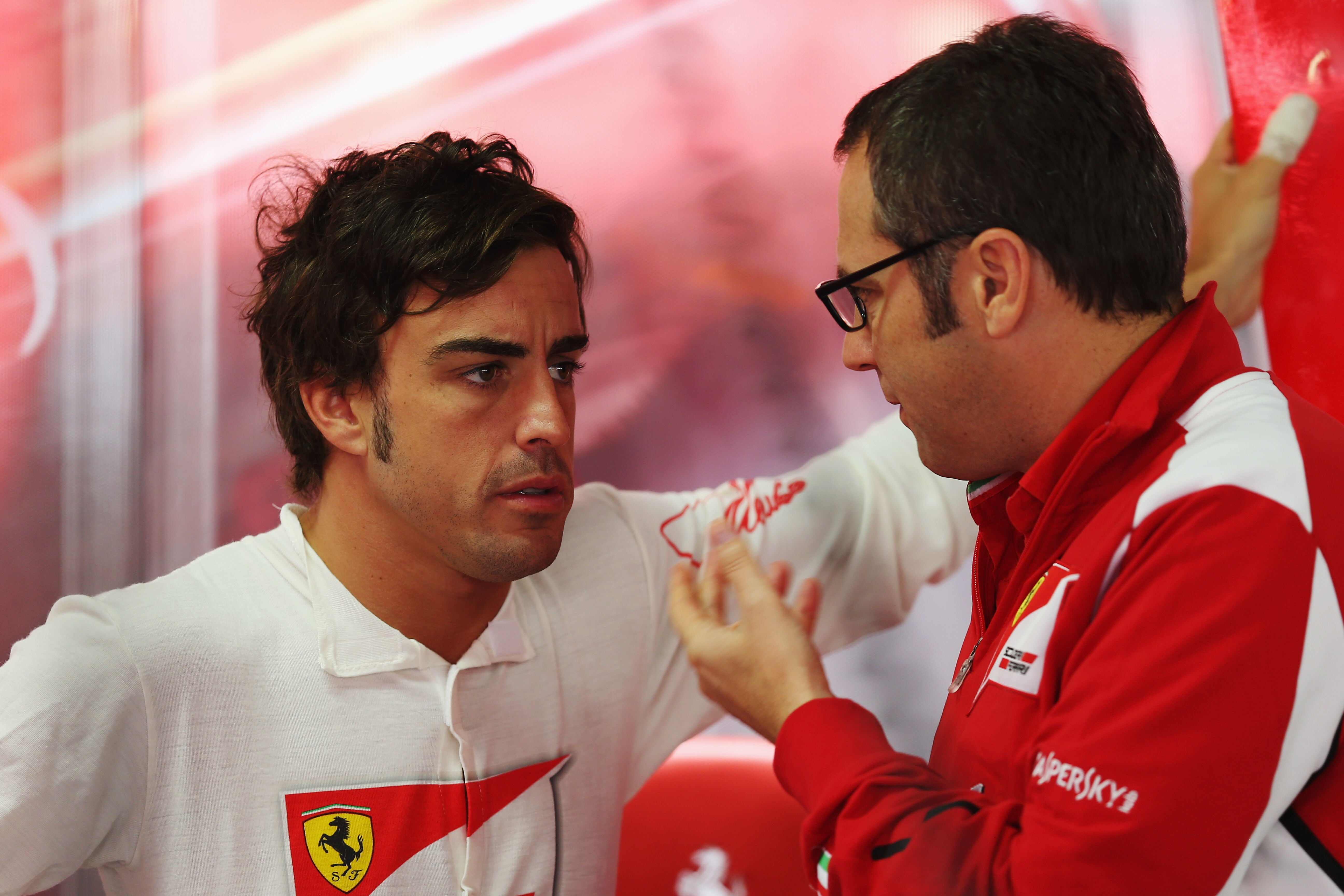 Domenicali carica Leclerc: "Deve pretendere la miglior macchina ma non può sbagliare” - foto 3