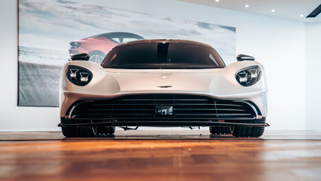 Aston Martin Valhalla per la prima volta in Italia