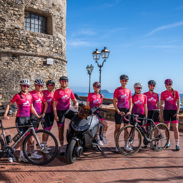 Ciclismo in rosa: &egrave; nato il Pink Wave Cycling Team