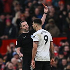 Mitrovic, che stangata! Spintone all&#39;arbitro: 8 giornate di squalifica