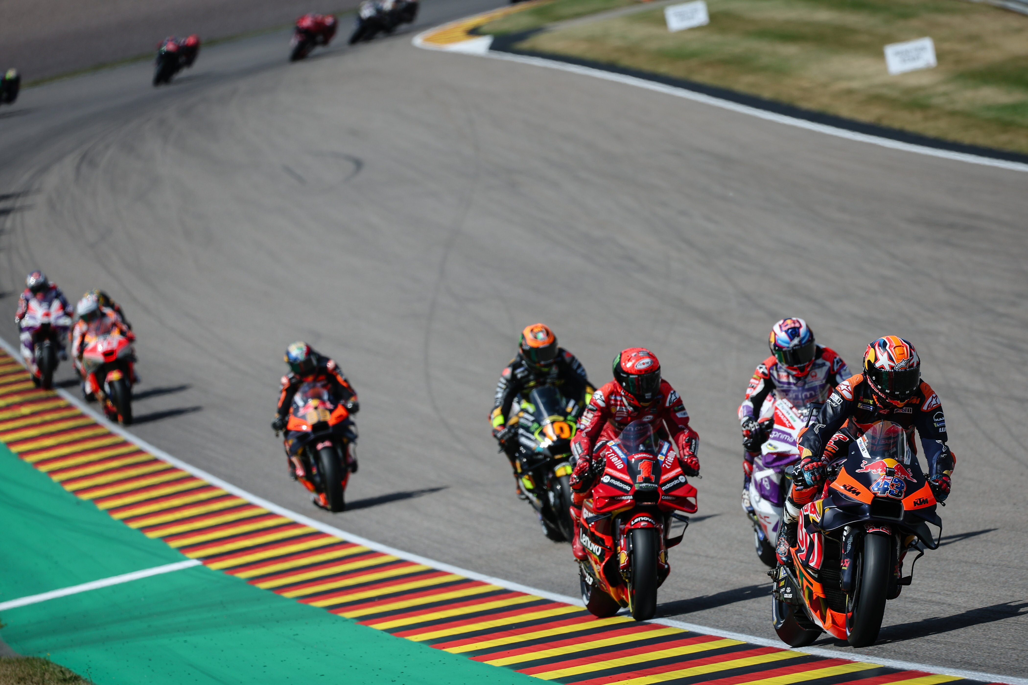 MotoGP, Martin piega Bagnaia e fa sua la sprint del Sachsenring