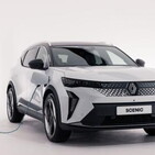 La Renault Sc&eacute;nic si trasforma e diventa elettrica