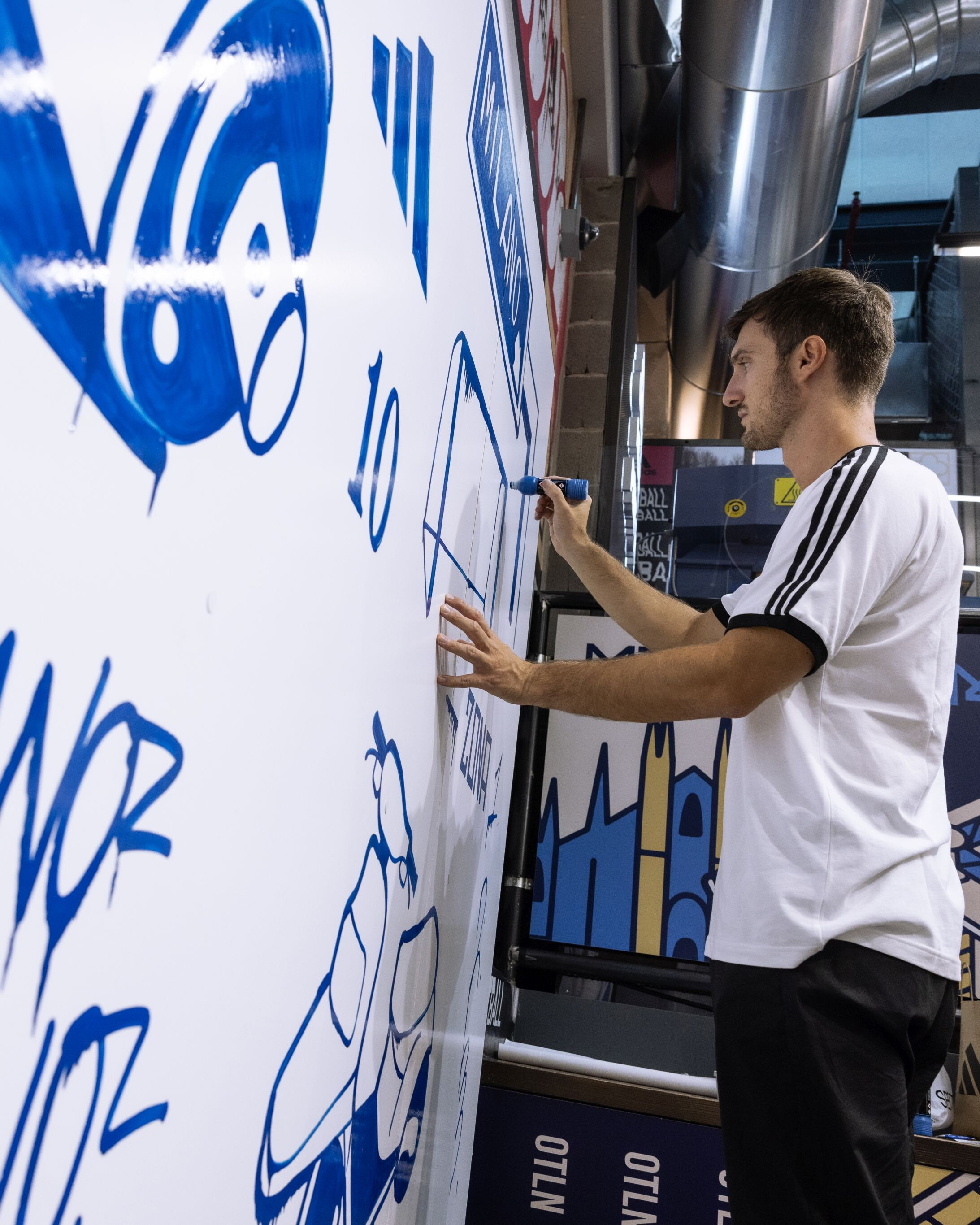 Milano si veste d'azzurro per la Nazionale - foto 14