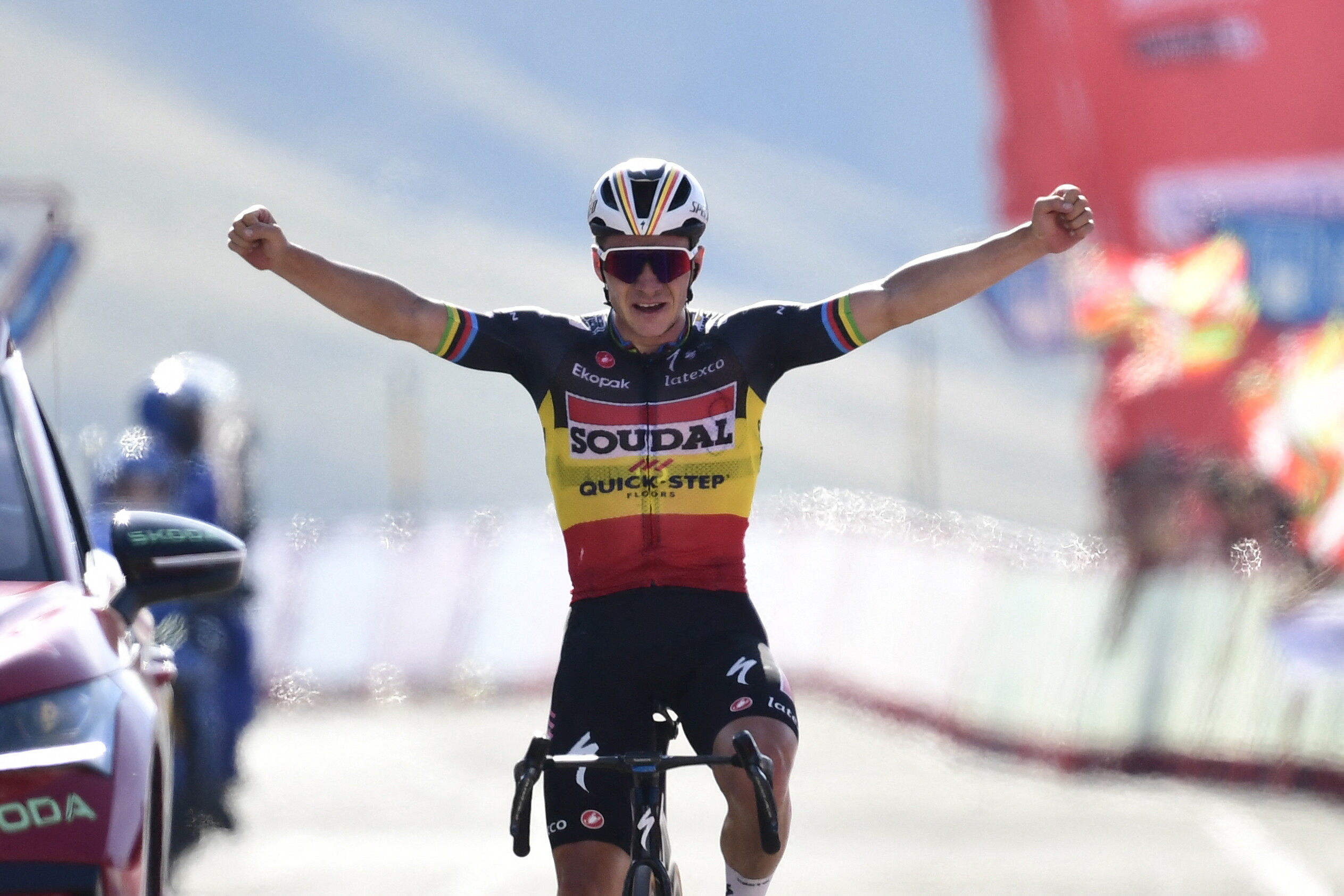 Evenepoel cala il tris a La Cruz de Linares, Kuss mette le mani sulla Vuelta - foto 1