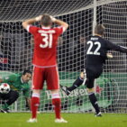 Hans-Joerg Butt ha segnato tre gol in Champions, tutti su rigore e tutti contro la Juve: nelle foto quello del dicembre 2009 con la maglia del Bayern Monaco