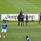 Spalletti alla Continassa: sorrisi e cordialit&agrave; con Allegri LE FOTO