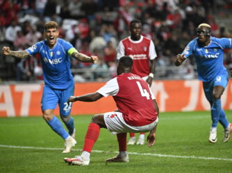 L'autogol di Niakat&eacute; evita la beffa al Napoli: buona la prima di Champions