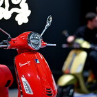 Vespa entra nel club del miliardo: valutazione da record