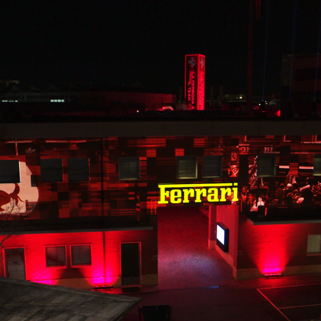 Light show a Maranello: Ferrari ringrazia cos&igrave; il popolo rosso