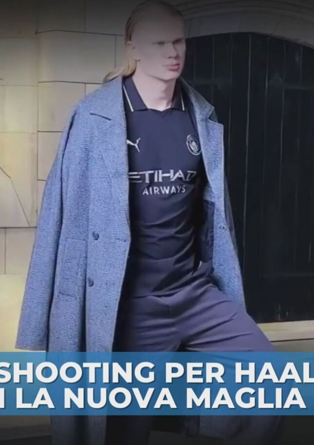 Haaland con la nuova maglia nera del City: fa già paura agli avversari