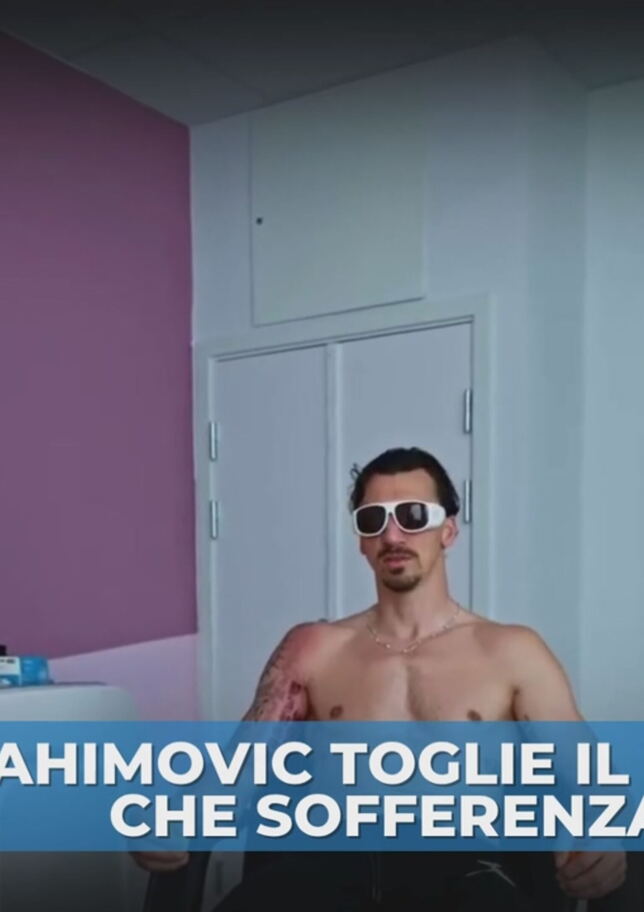 Ibra rimuove il tatuaggio: le sue smorfie di dolore