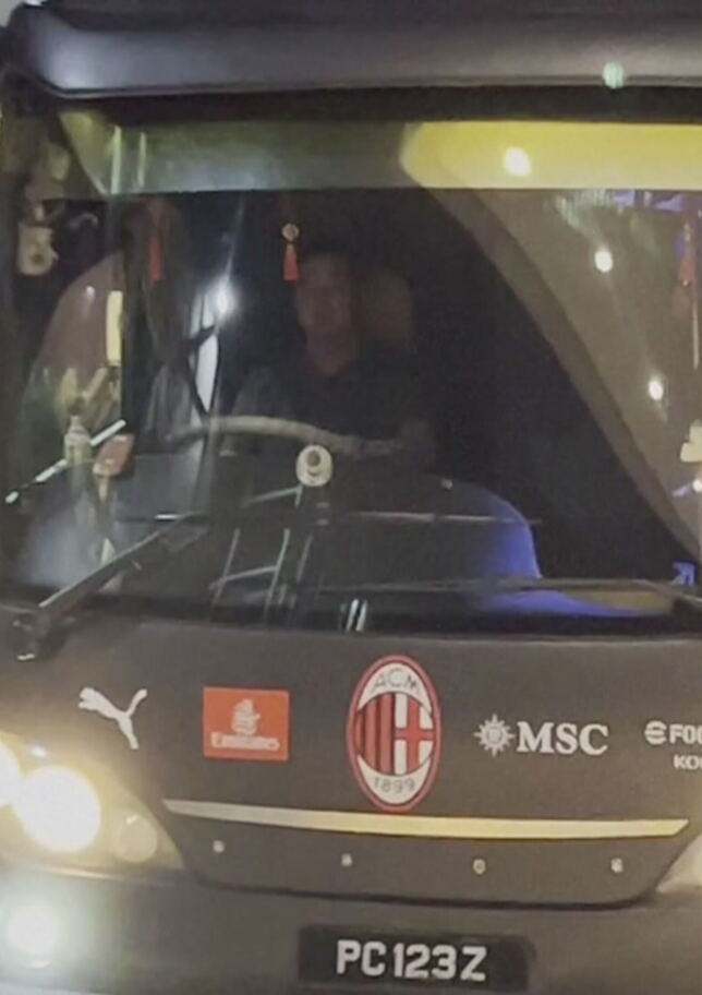 Il Milan sbarca a Singapore: che entusiamo per i rossoneri