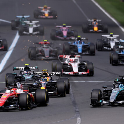 Russell fissa l'asticella. Oscar, che imPiastri! Verstappen: non ci sono più le rimonte di una volta