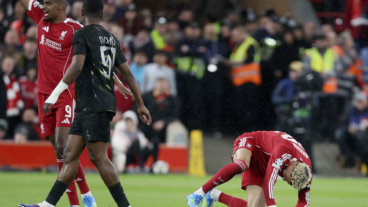 Ekitike, Mondiale a rischio: le immagini dell'infortunio contro il Psg