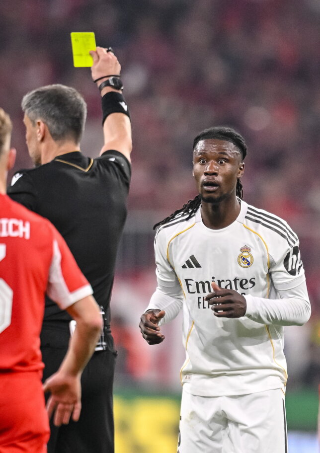 Caos in Bayern-Real: polemiche e rissa per il rosso a Camavinga. Arbeloa: "È ingiusto"