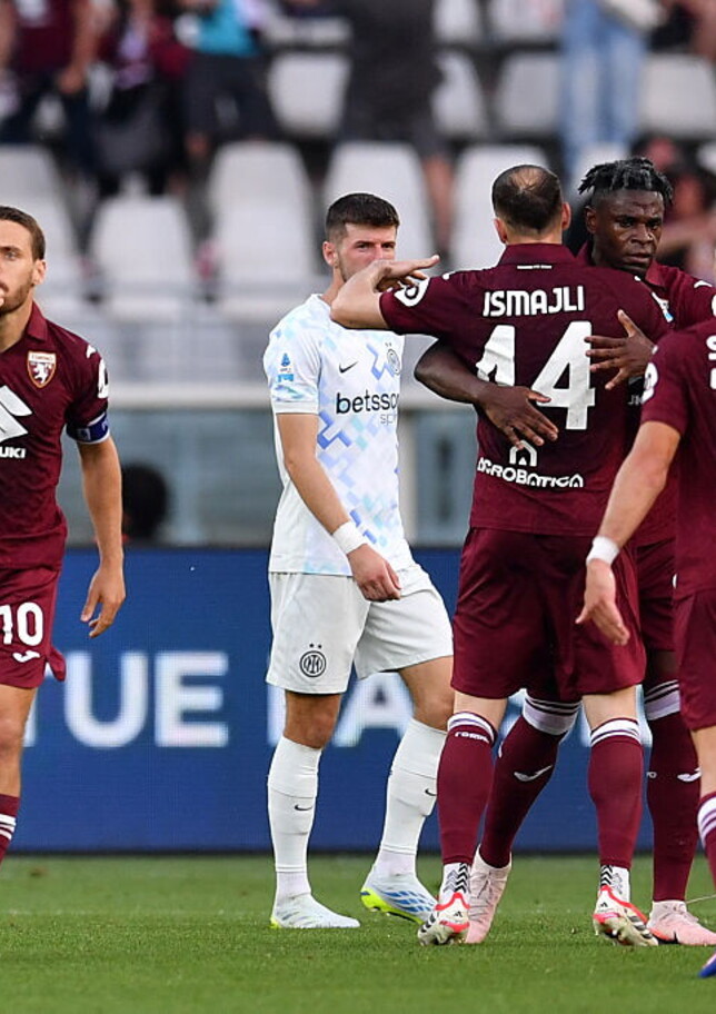 L'Inter allunga ma Simeone e Vlasic firmano il pari in rimonta: mancano 3 punti allo scudetto