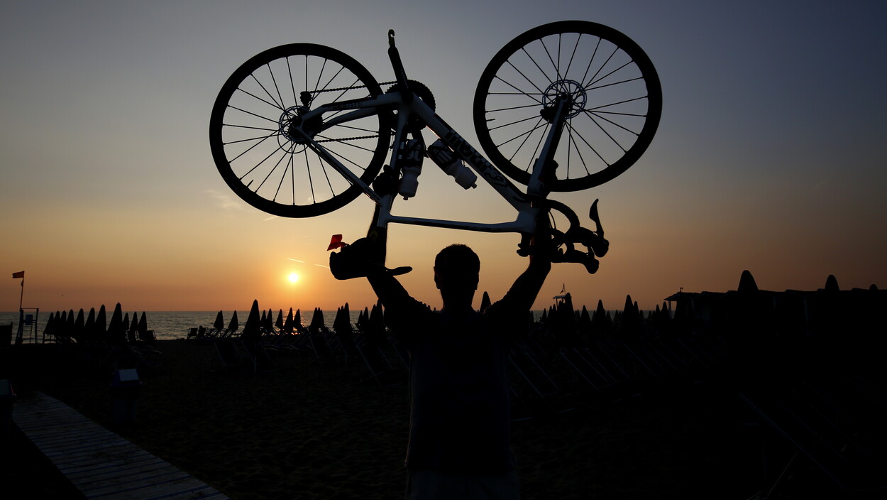 Chase the Sun Italia 2026: 280 km da Cesenatico a Tirrenia, tra l'alba e il tramonto