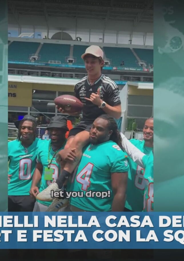 Kimi Antonelli sui go kart nella casa dei Dolphins