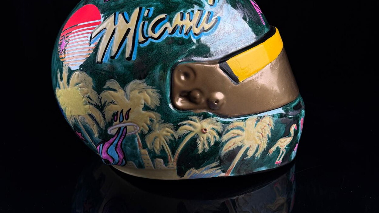F1 Miami: un casco in ceramica sfida la velocità per una nobile causa