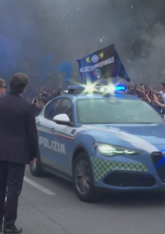 Il pullman dell'Inter "travolge" il nostro inviato: delirio a San Siro
