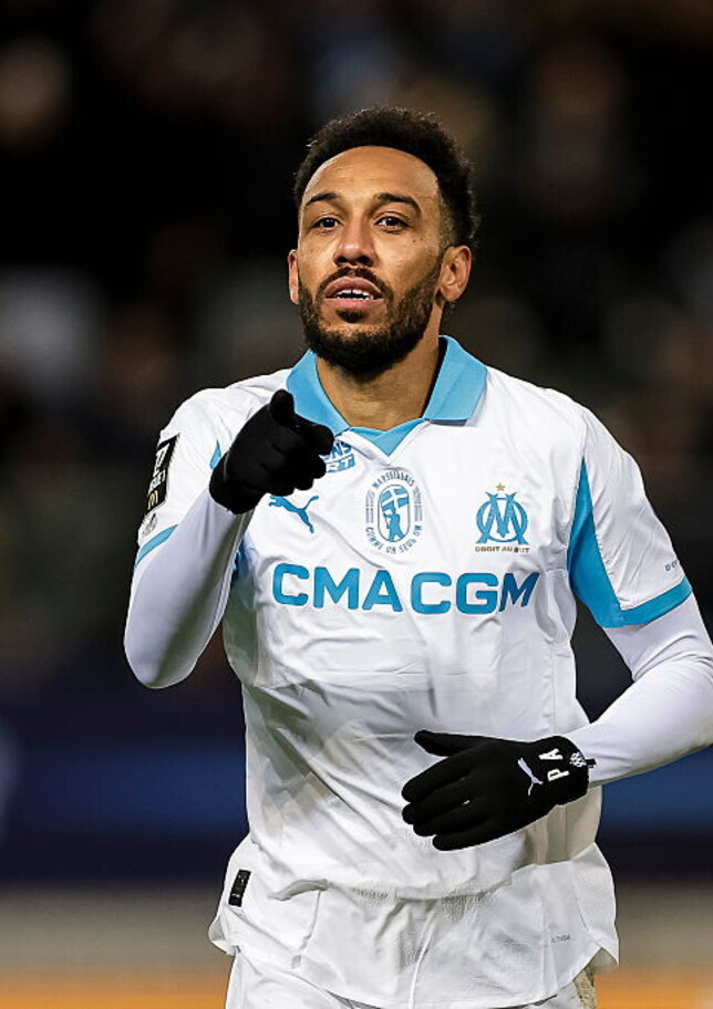Aubameyang, ma cosa fai? Apre un estintore durante una festa in ritiro e scoppia la caos. Poi la punizione