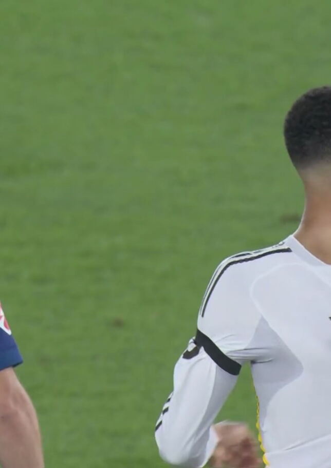 Scontro tra Raphinha e Alexander-Arnold, si accende il Clasico