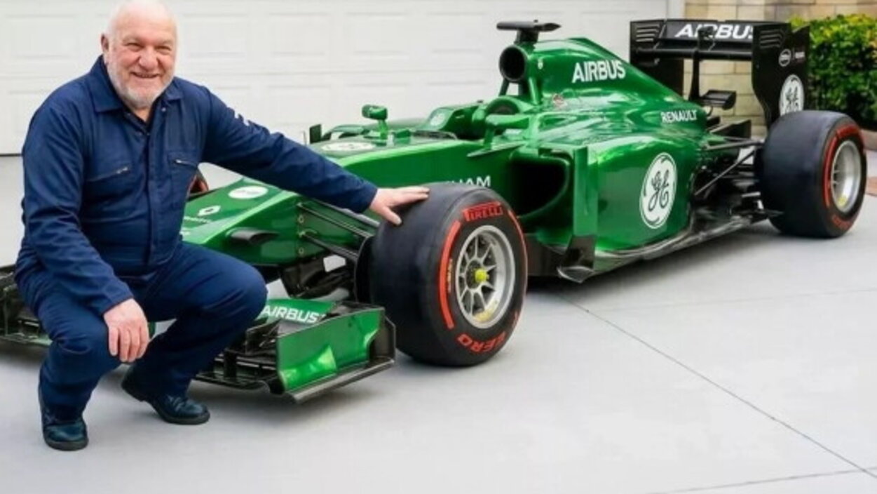 Un elettricista ha costruito una Formula 1 in garage