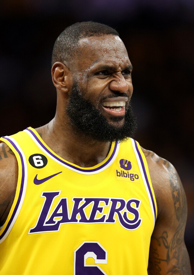 Lakers ko 4-0 e LeBron pensa al ritiro: "Non ho più nulla da dimostrare"