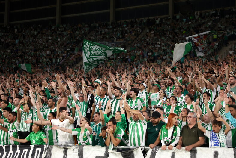 Liga, il Betis supera 2-1 l'Elche e torna in Champions dopo 21 anni