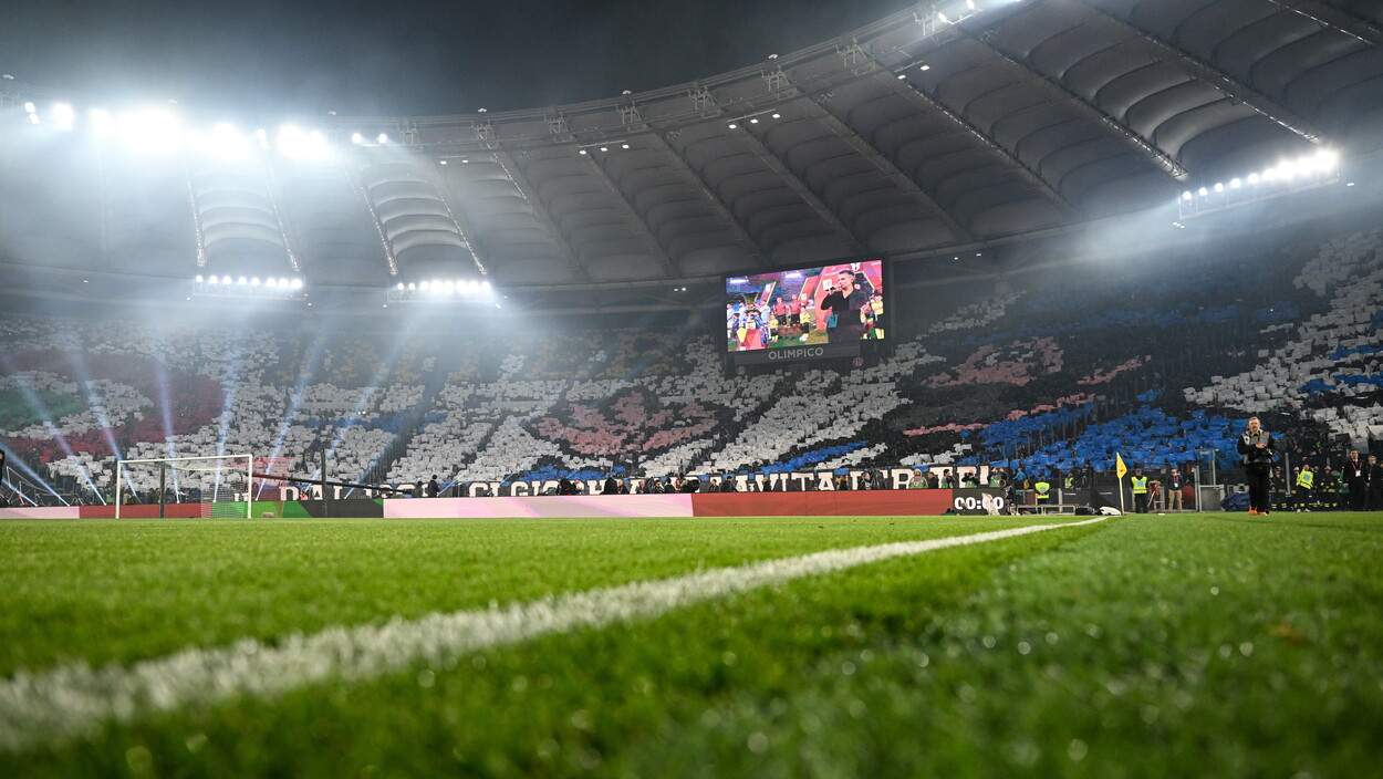 "Ci giochiamo la vita per te", i laziali citano Beethoven: lo show delle coreografie all'Olimpico