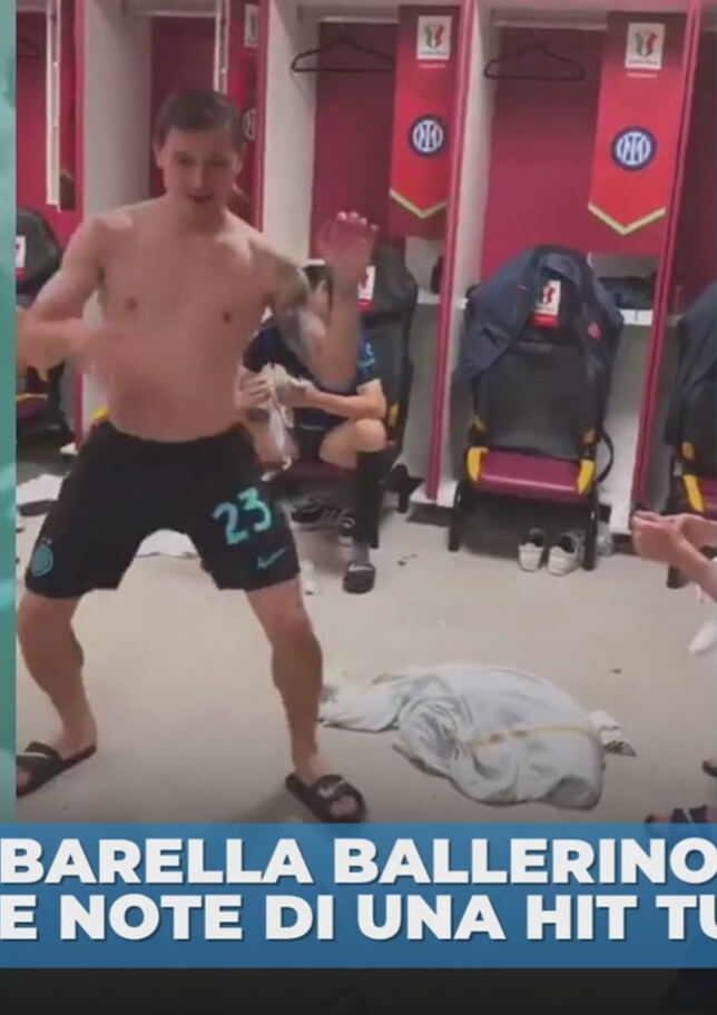 Barella ballerino nello spogliatoio