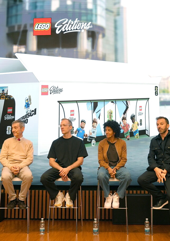 Tutti in campo con Lego e Alex Del Piero: a Milano un'epserienza immersiva per costruire il sogno del calcio