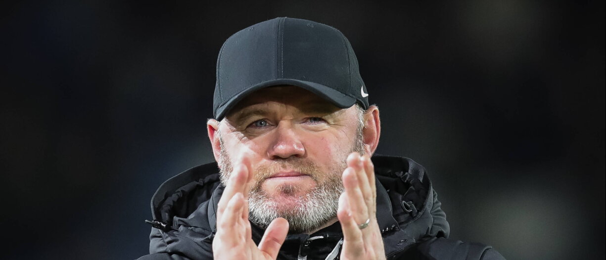 La provocazione di Rooney: "Lascerei Salah in panchina nella partita d'addio ad Anfield"