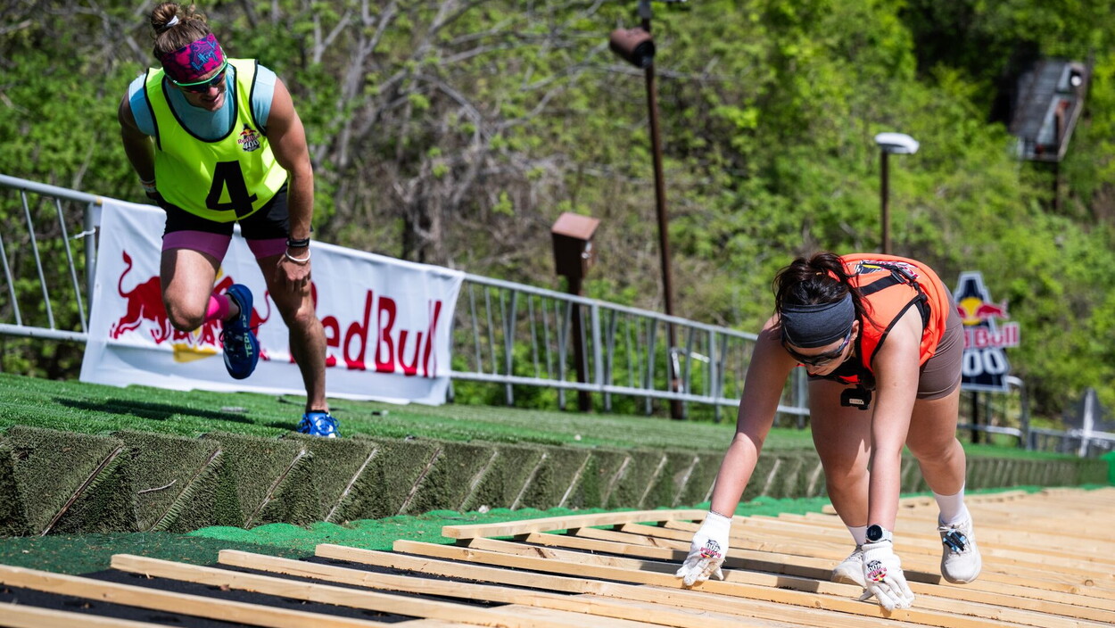 Red Bull 400 Team Ascent: in 28 scalano un trampolino di ski jumping in Giappone