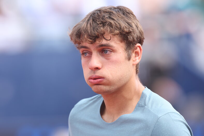 Tennis: Atp Amburgo, Cobolli subito fuori