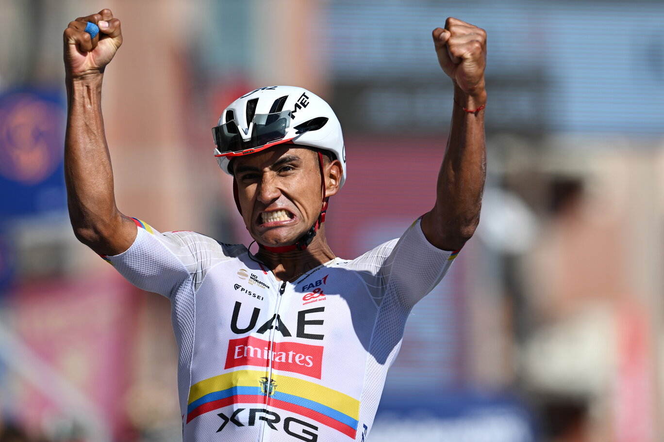 Giro d'Italia, a Chiavari arriva la fuga e Narvaez concede il tris. Eulalio sempre in rosa
