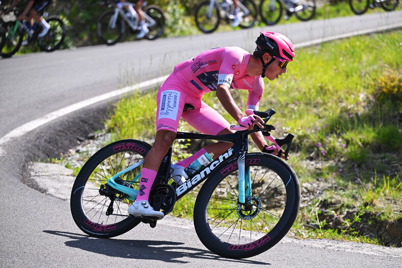 Giro d'Italia, a Verbania arrivo della 13ª tappa aspettando le grandi montagne