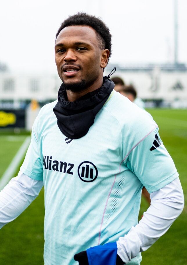 La Juventus dà il benvenuto a Leao ma si tratta del figlio di Openda: "Congratulazioni e Lois e mamma Lise"