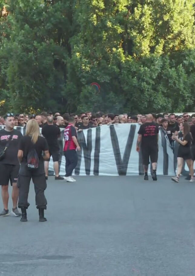 Milan, la contestazione dei tifosi