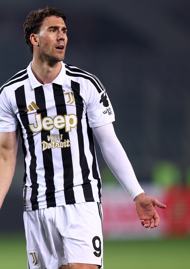 Vlahovic, due gol per mettere fretta alla Juve: in settimana si decide il suo futuro