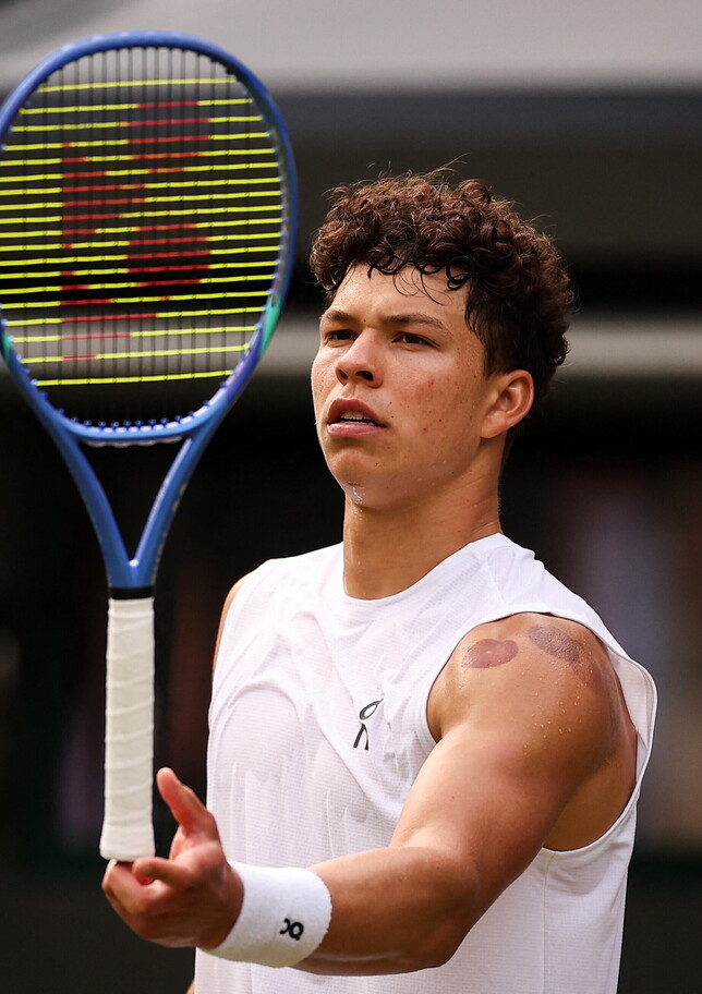 Roland Garros 2026, Jodar impressiona. Ok Shelton e de Minaur, Ruud sopravvive ai crampi