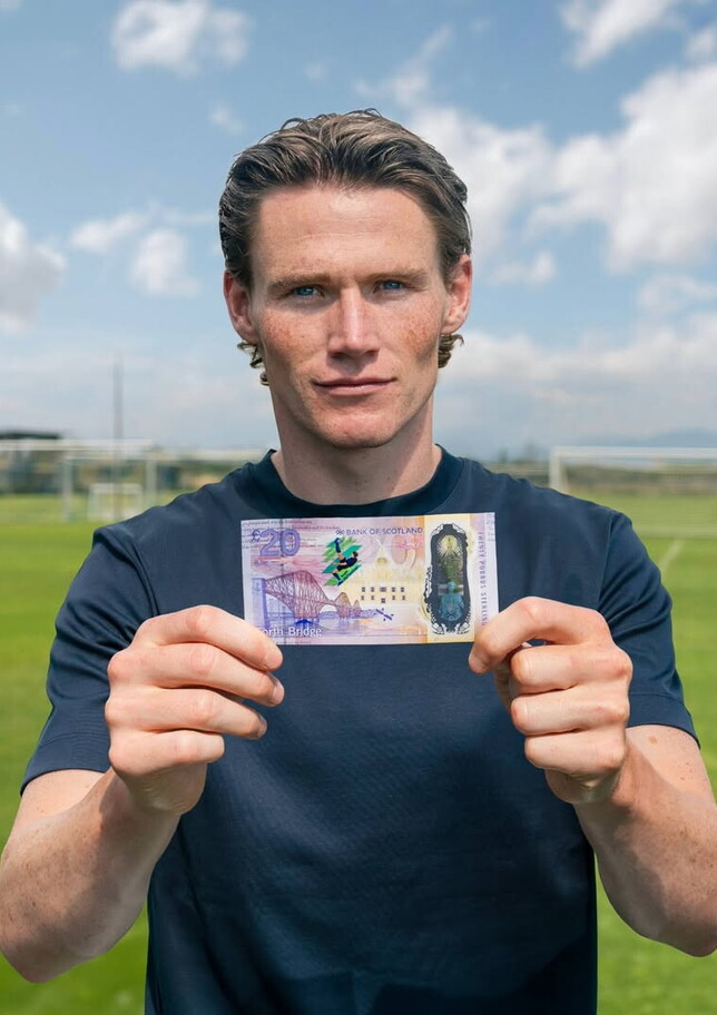 McTominay come la Regina Elisabetta: la sua rovesciata qualificazione sulla banconota da 20 sterline
