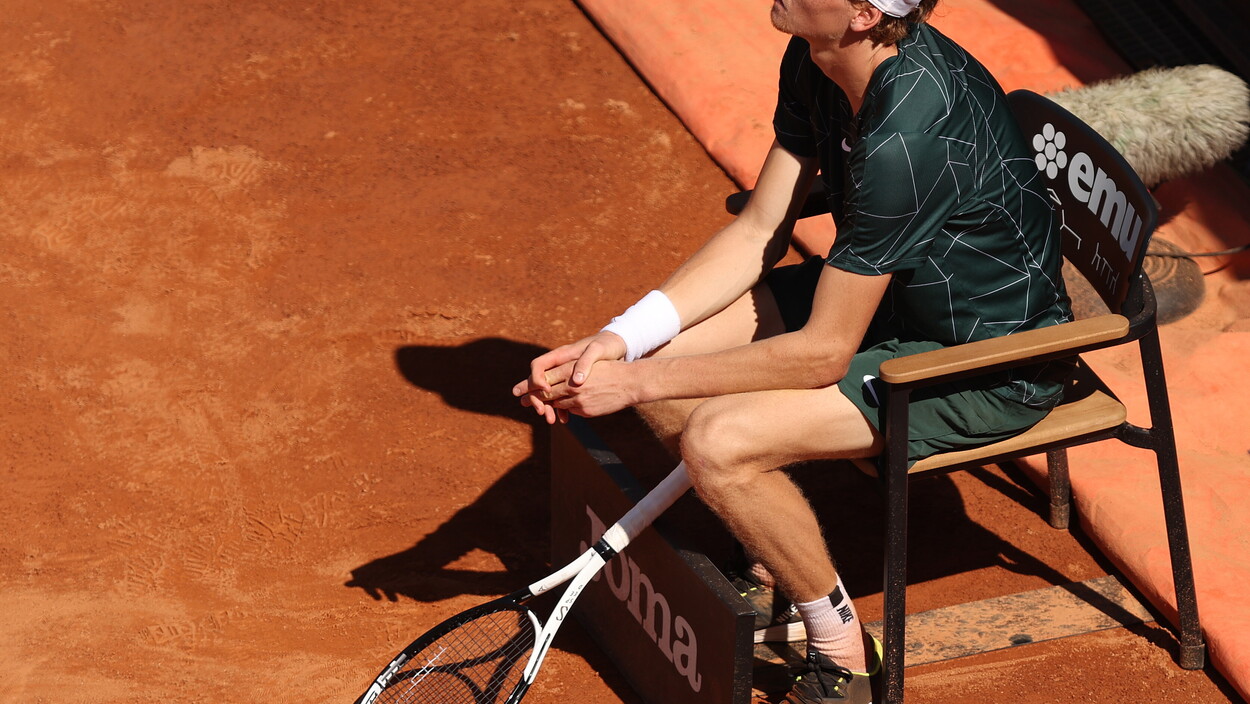 Roland Garros e non solo: tutte le volte in cui Sinner è stato frenato da crampi e malori
