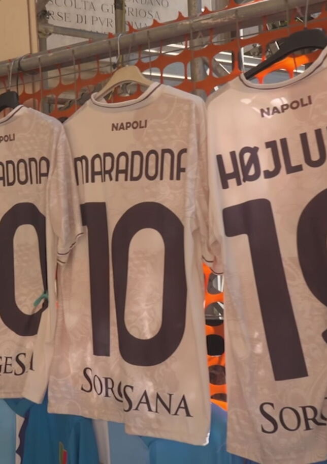 Tra i vicoli di Napoli i tifosi si dividono su Allegri: da "può far bene" a "che Dio ce la mandi buona"
