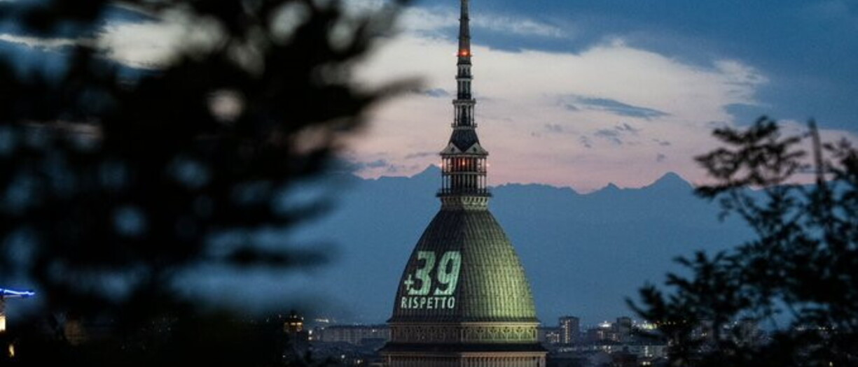 Juventus: sulla Mole Antonelliana "+39 rispetto" per le vittime dell'Heysel