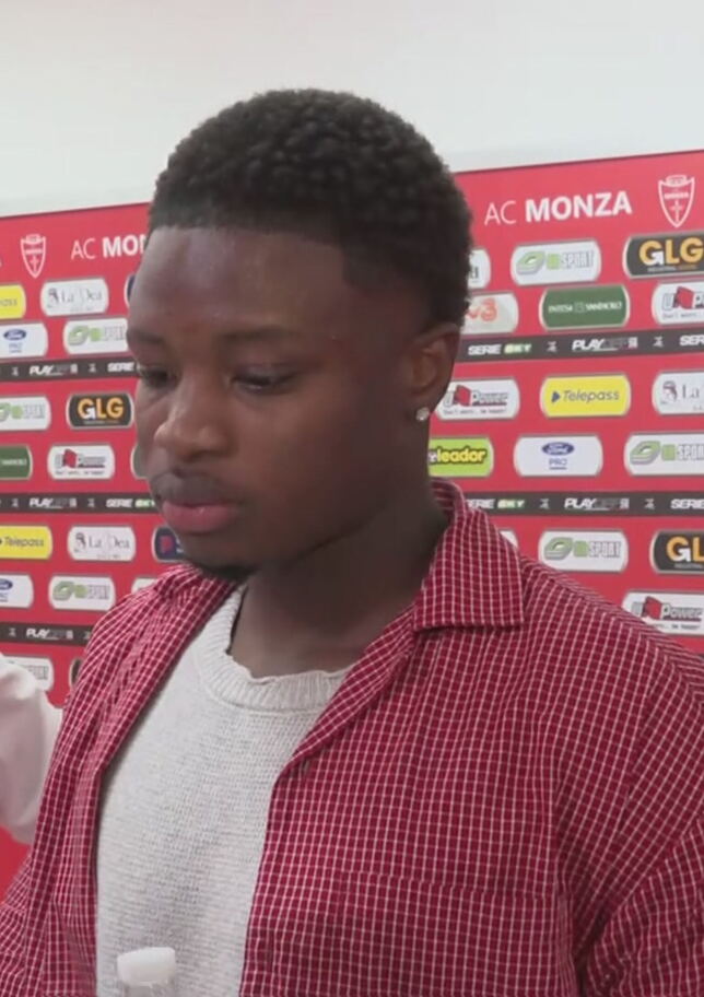 Alphadjo"Cissè si prepara al Milan: "Un sogno, speravo di arrivare lì fin da piccolo"